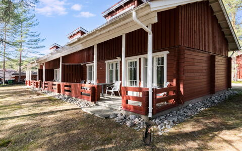 Koli Country Club B 7: Hütte, Haus, Zuhause, Menschliche Siedlung, Tür, Veranda, Abstellgleis, Estate, Schatten, Garten
