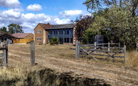 The Cottages Collection at Rusty Lane Farm: Haus, Zuhause, Ländliches Gebiet, Dach, Landschaft, Einfach, Wiese, Hütte, Grundstueck, Menschliche Siedlung