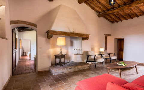 Casa Amelia, Pool, Casole Elsa, Monti: Wand, Möbel, Flooring, Interior Design, Decke, Fussboden, Zuhause, Stuhl, Zimmer, Wohnzimmer