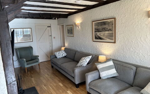 The Breakers: Möbel, Interior Design, Decke, Fussboden, Flooring, Couch, Zimmer, Wohnzimmer