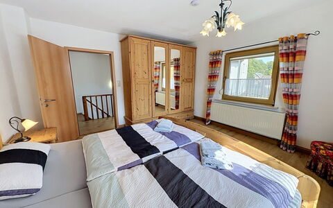 Albert: Möbel, Interior Design, Bett, Schlafzimmer, Holz, Decke, Zimmer, Fussboden, Flooring, Bettdecke