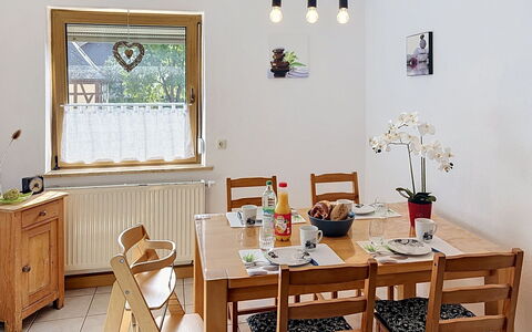 Albert: Möbel, Interior Design, Flooring, Holz, Tabelle, Esszimmer, Stuhl, Küche & Esszimmer Tisch, Fussboden, Zimmer