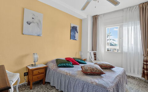 Goya - Mar de Cristal: Möbel, Interior Design, Bett, Schlafzimmer, Fussboden, Flooring, Wand, Zimmer, Holz, Decke