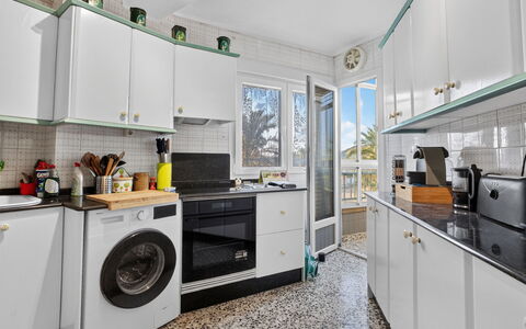 Goya - Mar de Cristal: Küchengerät, Küche, Major Appliance, Flooring, Interior Design, Haushaltsgerät, Countertop, Fussboden, Cabinetry, Decke