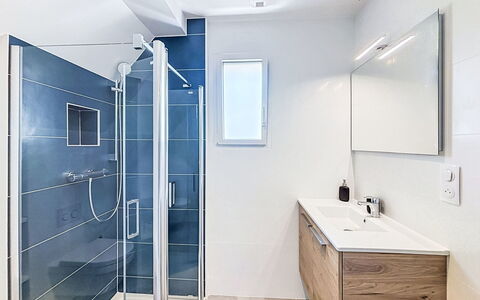 Beg en Aud: Flooring, Fussboden, Armatur, Badezimmer, Interior Design, Badezimmerschrank, Installation, Zapfhahn, Spiegel, Sinken