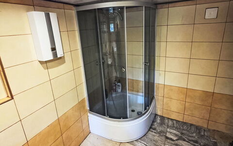 Oaza Spokoju: Flooring, Fussboden, Armatur, Badezimmer, Installation, Zimmer, Duschtür, Fliese, Toilette