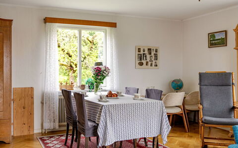 Lantdrömmen: Möbel, Interior Design, Flooring, Fussboden, Stuhl, Tabelle, Esszimmer, Holz, Zimmer, Küche & Esszimmer Tisch
