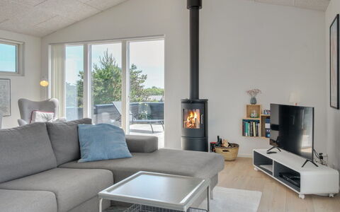 Fromer - 800M from the Sea: Flooring, Möbel, Fussboden, Couch, Wohnzimmer, Feuerstelle, Interior Design, Holzboden, Holzofen, Zuhause