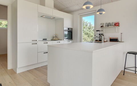 Fromer - 800M from the Sea: Küche, Countertop, Interior Design, Flooring, Küchengerät, Fussboden, Möbel, Cabinetry, Decke, Holz