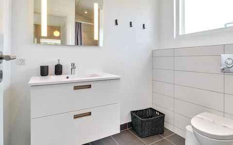 Fromer - 800M from the Sea: Flooring, Fussboden, Armatur, Interior Design, Badezimmerschrank, Bad Sink, Badezimmer, Sinken, Zapfhahn, Installation