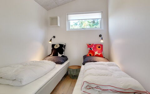 Fromer - 800M from the Sea: Wand, Holz, Interior Design, Flooring, Fussboden, Schlafzimmer, Decke, Bett, Zimmer, Zuhause