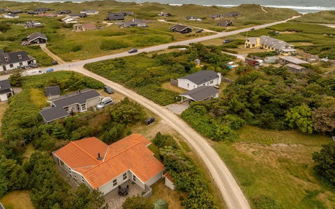 Jale - 300M from the Sea: Dach, Zuhause, Haus, Landschaft, Grundstueck, Einfach, Ländliches Gebiet, Vogelperspektive, Luftaufnahmen, Estate