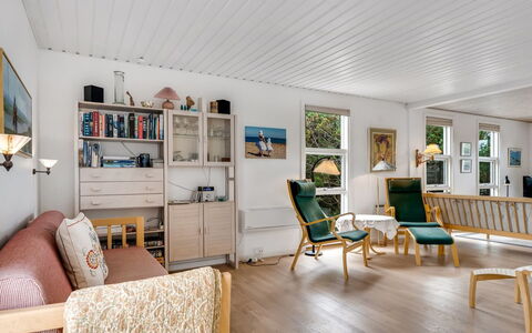 Jale - 300M from the Sea: Möbel, Interior Design, Flooring, Fussboden, Holzboden, Holz, Decke, Couch, Zimmer, Wohnzimmer