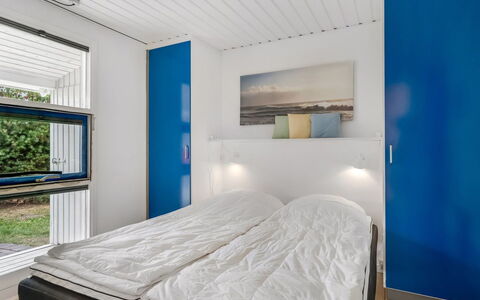 Jale - 300M from the Sea: Interior Design, Decke, Fussboden, Schlafzimmer, Wohnung, Bettdecke, Bett, Bedding, Design, Hotel