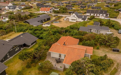 Jale - 300M from the Sea: Wohngebiet, Zuhause, Dach, Haus, Landschaft, Grundstueck, Vorort, Einfach, Vogelperspektive, Luftaufnahmen