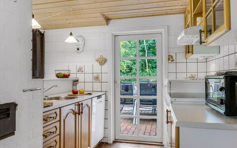 Söffren - 450M to the Fjord: Flooring, Küche, Holz, Interior Design, Countertop, Fussboden, Cabinetry, Decke, Küchengerät, Möbel