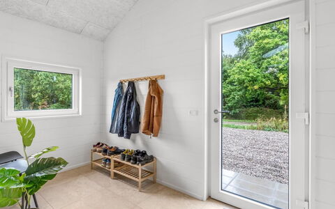 Filippine - 800M from the Sea: Fussboden, Decke, Schwimmbad, Resort, Design, Stuhl, Daylighting, Hotel, Villa, Penthouse