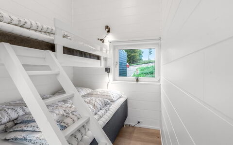 Filippine - 800M from the Sea: Zuhause, Etagenbett, Schlafzimmer, Daylighting, Bedding, Planke, Wohnheim, Bett, Einfrieren