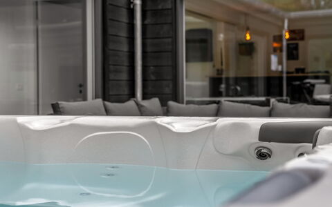 Filippine - 800M from the Sea: Badewanne, Armatur, Jacuzzi, Installation, Design, Badezimmer, Zimmerpflanze, Zapfhahn, Hotel