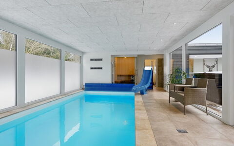 Filippine - 800M from the Sea: Flooring, Fussboden, Decke, Interior Design, Verbundwerkstoff, Schwimmbad, Schatten, Natürliches Material, Fliese, Zimmerpflanze