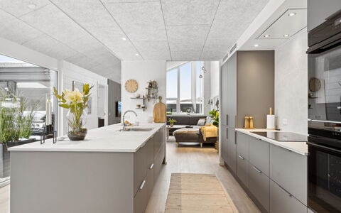 Filippine - 800M from the Sea: Küche, Flooring, Countertop, Decke, Küchengerät, Major Appliance, Interior Design, Fussboden, Möbel, Haushaltsgerät