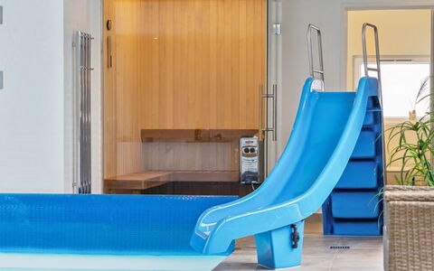 Filippine - 800M from the Sea: Rutsche, Verbundwerkstoff, Freizeit, Spielplatz Rutsche, Schwimmbad, Design, Freizeitzentrum, Kunststoff, Treppe, Spielmittel