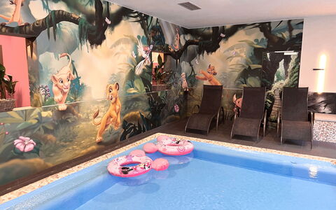 Viehhofen 1: Schwimmbad, Freizeit, Erfundener Charakter, Zimmerpflanze, Resort, Blumentopf, Hotel