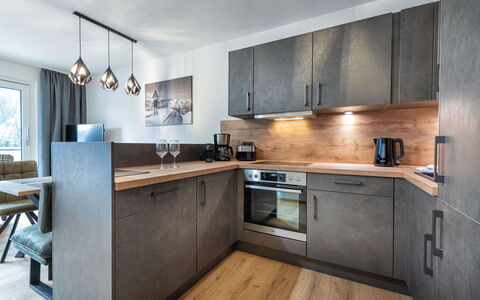 Viehhofen 1: Flooring, Interior Design, Möbel, Countertop, Küche, Decke, Cabinetry, Haushaltsgerät, Hartholz, Holzbeize