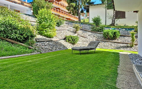 Résidence Mila N°2: Gras, Landschaft, Garten, Rasen, Ground, Landscaping, Garten, Kunstrasen, Eco Hotel, Hinterhof