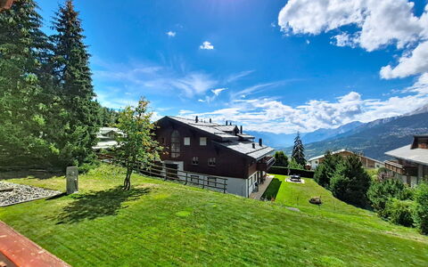 Résidence Mila N°2: Haus, Landschaft, Zuhause, Bergstation, Ländliches Gebiet, Gebirge, Hütte, Steigung, Lärche, Senke