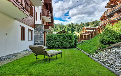 Résidence Mila N°2: Zuhause, Garten, Rasen, Estate, Landscaping, Garten, Eco Hotel, Lärche, Villa