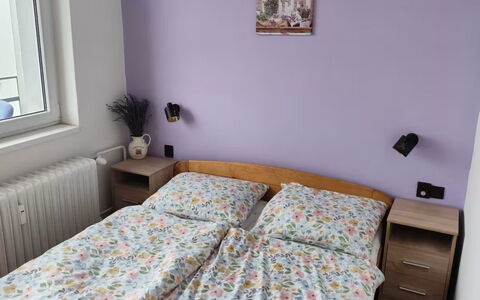 Elizabeth: Bett, Möbel, Schlafzimmer, Bedding, Bettdecke, Interior Design, Linens, Zimmer, Textil, Fussboden