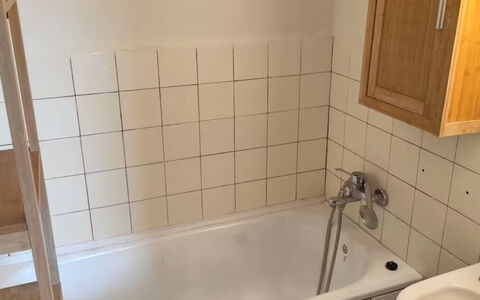 Elizabeth: Flooring, Wand, Fussboden, Interior Design, Armatur, Badewanne, Installation, Zimmer, Fliese, Badezimmer