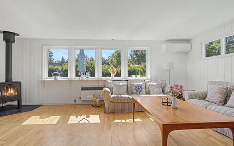 Leve - 300M from the Sea: Flooring, Interior Design, Fussboden, Möbel, Holz, Holzboden, Couch, Decke, Wohnzimmer, Zimmer
