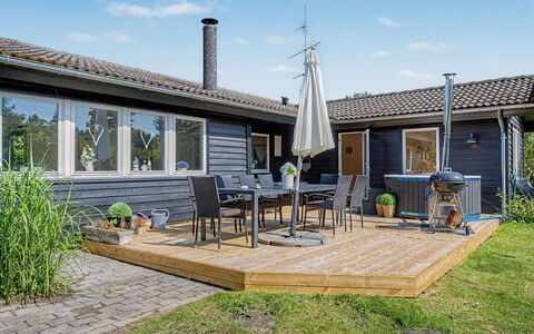 Leve - 300M from the Sea: Holz, Zuhause, Haus, Dach, Veranda, Tür, Hütte, Deck, Hartholz, Verbundwerkstoff