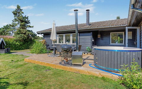 Leve - 300M from the Sea: Holz, Dach, Haus, Zuhause, Hütte, Verbundwerkstoff, Gartenmöbel, Schatten, Garten, Deck