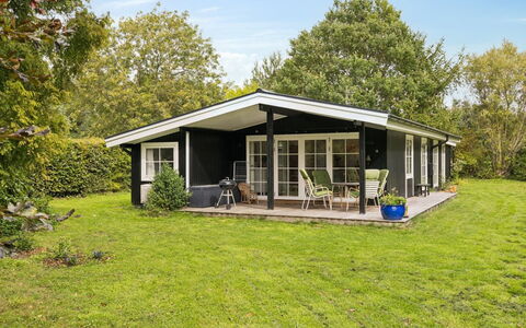 Brynja - 2.5Km from the Sea: Hütte, Estate, Rasen, Outdoor Struktur, Garten, Veranda, Gartenbauten, Bauernhaus
