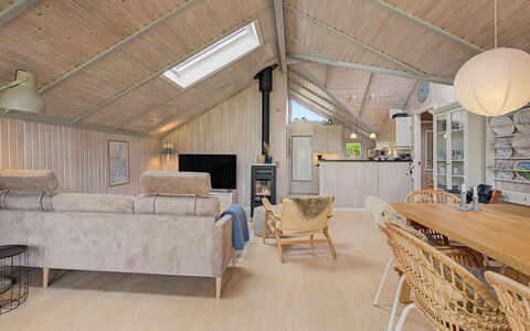Aleksis - 900M from the Sea: Holz, Interior Design, Decke, Flooring, Möbel, Fussboden, Zuhause, Wohnzimmer, Holzboden, Zimmer