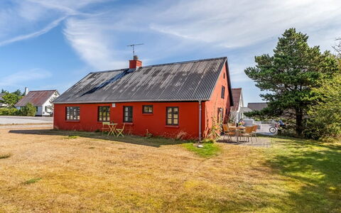 Safir - 1.7Km from the Sea: Himmel, Gras, Dach, Haus, Hütte, Ländliches Gebiet, Zuhause, Grundstueck, Bauernhaus, Pole