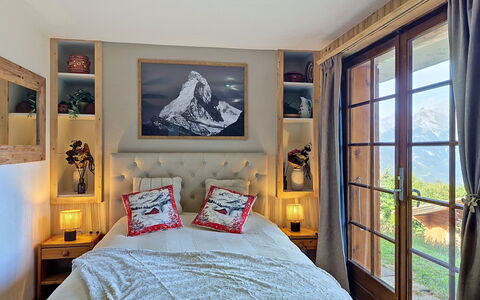 Ozer: Möbel, Interior Design, Bett, Schlafzimmer, Wand, Bettdecke, Bedding, Zimmer, Holz, Fussboden
