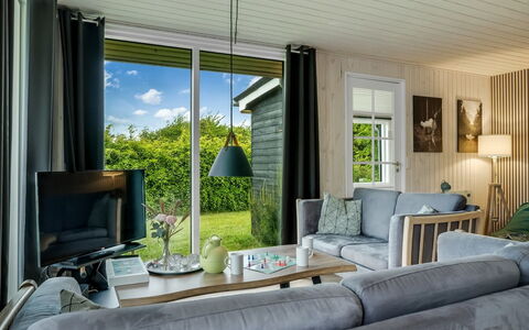Inola - 400M to the Fjord: Möbel, Interior Design, Zuhause, Stuhl, Wohnzimmer, Couch, Hütte, Hartholz, Zimmerpflanze