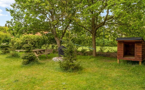 Inola - 400M to the Fjord: Zuhause, Dach, Haus, Tür, Hütte, Schatten, Garten, Ground, Veranda, Garten