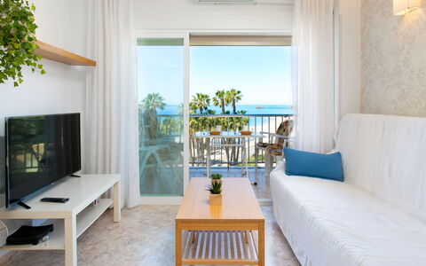 Gondolas Tropical: Möbel, Interior Design, Wohnung, Meer, Ozean, Balkon, Resort, Schatten, Stuhl