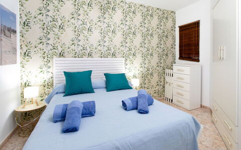 Gondolas Tropical: Möbel, Interior Design, Flooring, Wand, Fussboden, Zimmer, Holz, Schlafzimmer, Bett, Decke