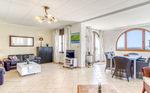 Schöne: Flooring, Interior Design, Fussboden, Möbel, Decke, Beleuchtung, Holzboden, Zimmer, Couch, Wohnzimmer
