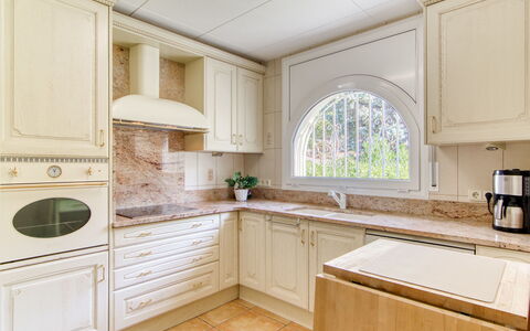 Schöne: Küche, Countertop, Cabinetry, Interior Design, Küchengerät, Flooring, Holz, Major Appliance, Fussboden, Möbel