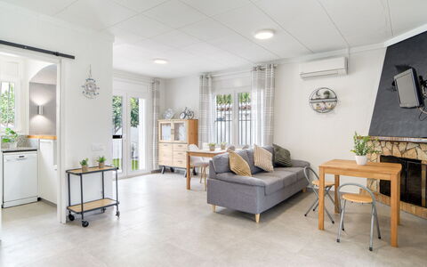 Antonia: Flooring, Interior Design, Fussboden, Möbel, Decke, Zimmer, Zuhause, Holzboden, Wohnung, Wohnzimmer