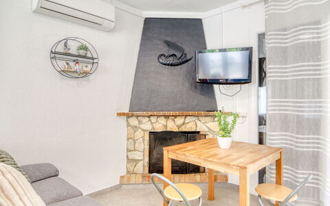 Antonia: Interior Design, Möbel, Holz, Flooring, Fussboden, Decke, Beleuchtung, Zimmer, Wohnung, Wohnzimmer