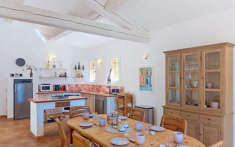 Lou Parpaiou: Möbel, Interior Design, Flooring, Holz, Decke, Stuhl, Fussboden, Cabinetry, Küche, Tabelle