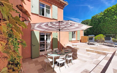 Lou Parpaiou: Möbel, Stuhl, Gartenmöbel, Tisch Im Freien, Regenschirm, Schatten, Garten, Terrasse, Garten, Hinterhof